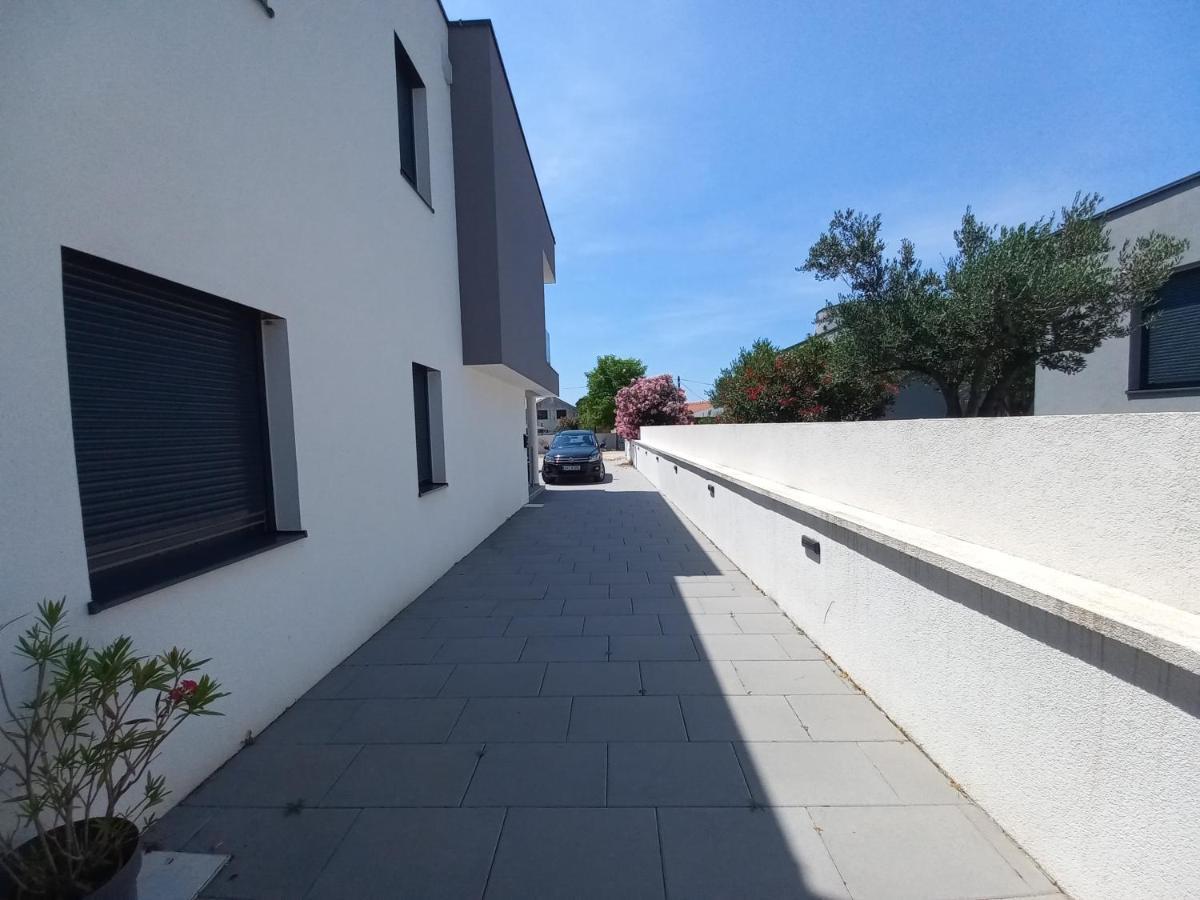 Apartman V *