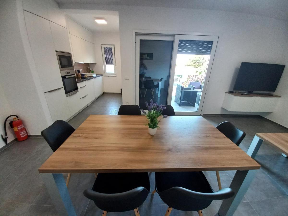 V Apartman Vir