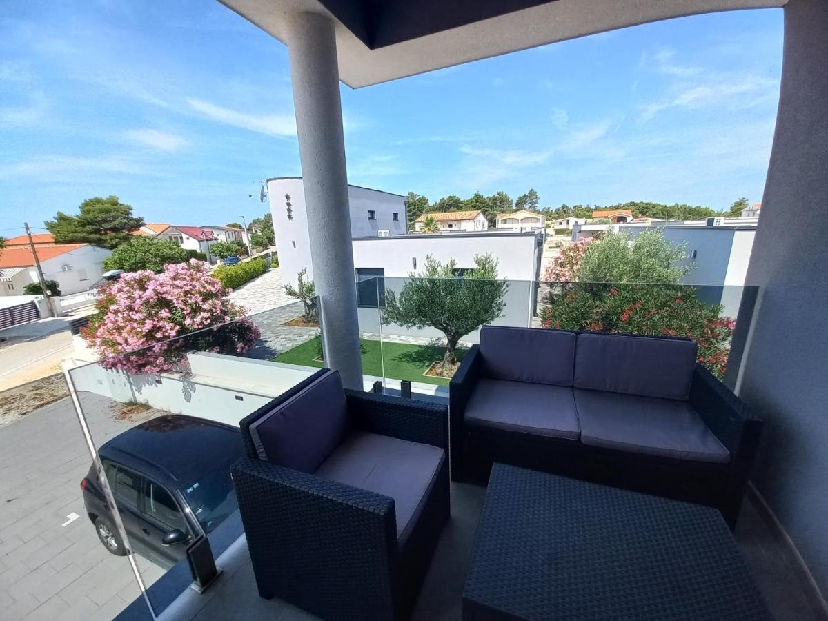 Apartman V *