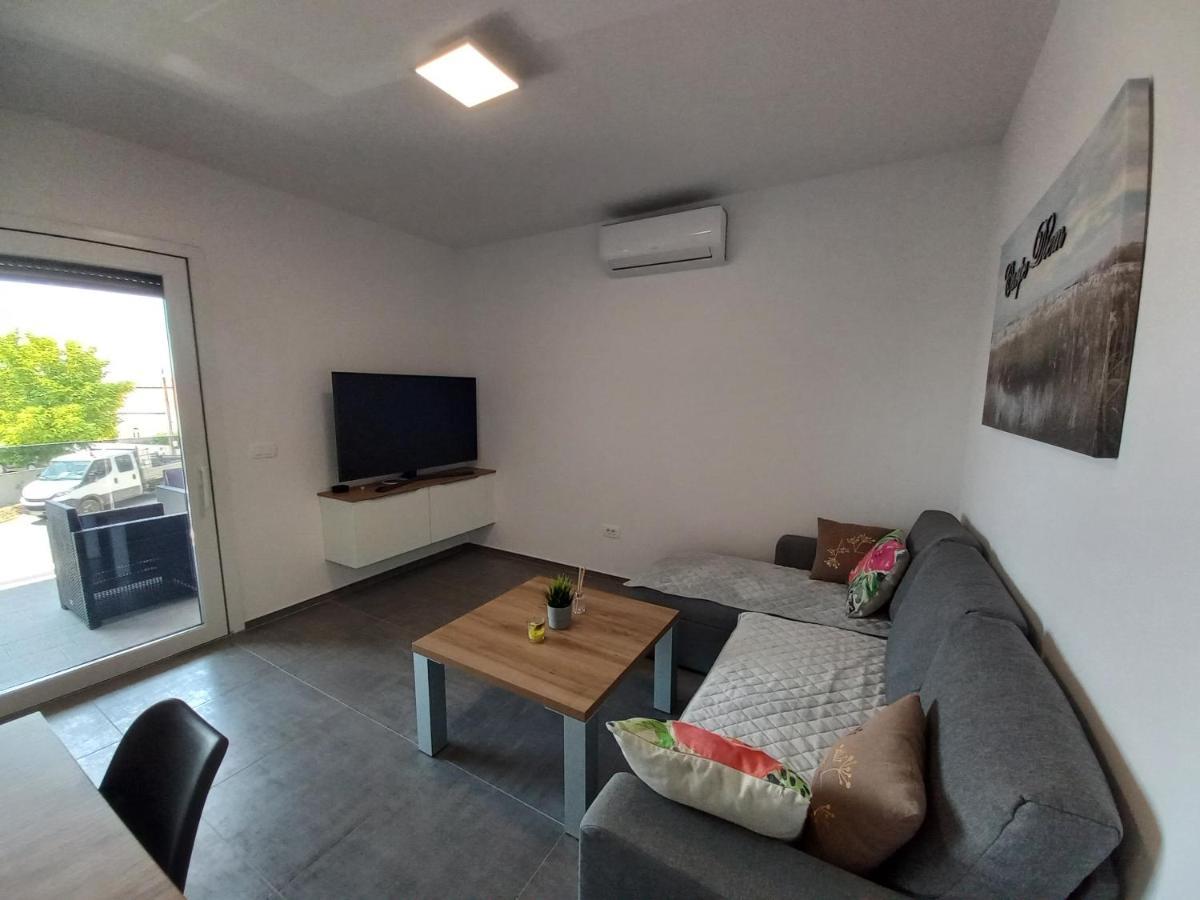 V Apartman Vir