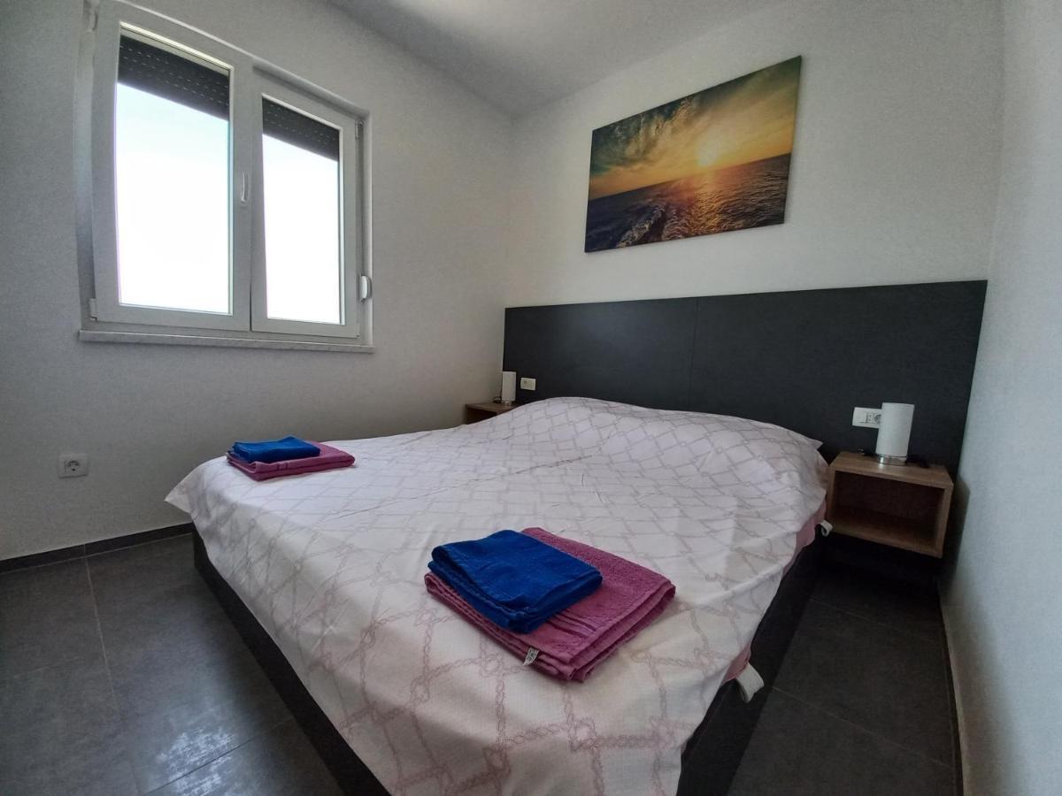 Apartman V *
