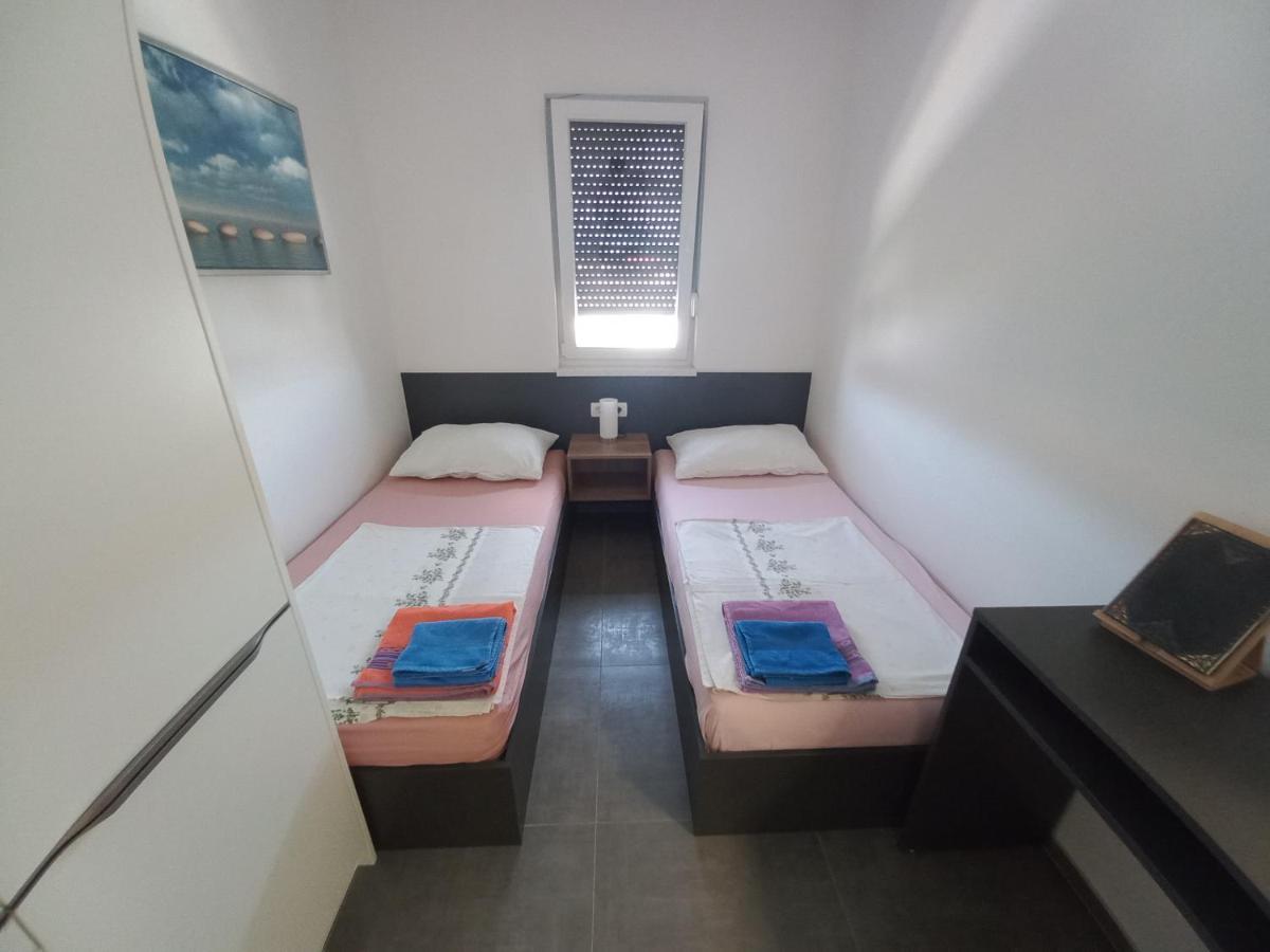 V Apartman Vir