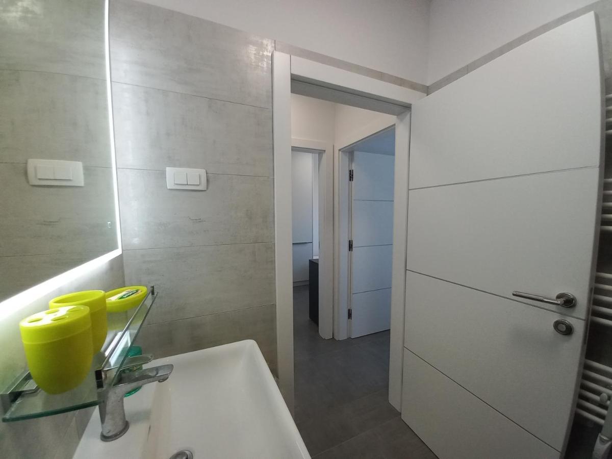 Apartman V *